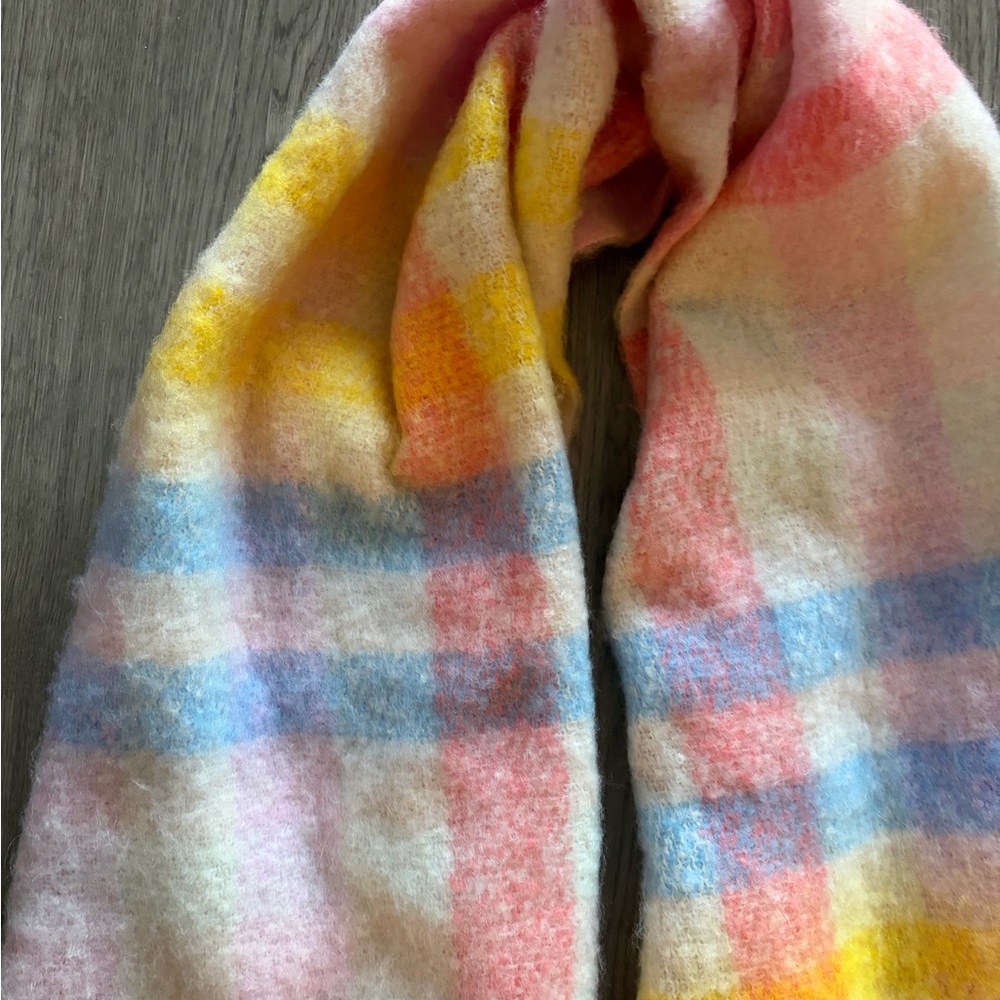 Pastel Plaid Fringe Scarf with Pockets - Picture 4 of 4